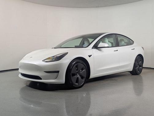 Pearl White Multi-Coat 2023 Tesla Model 3 Standard Range