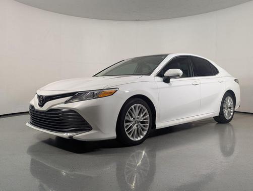 Super White 2020 Toyota Camry XLE