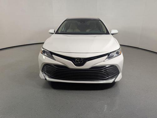 Super White 2020 Toyota Camry XLE