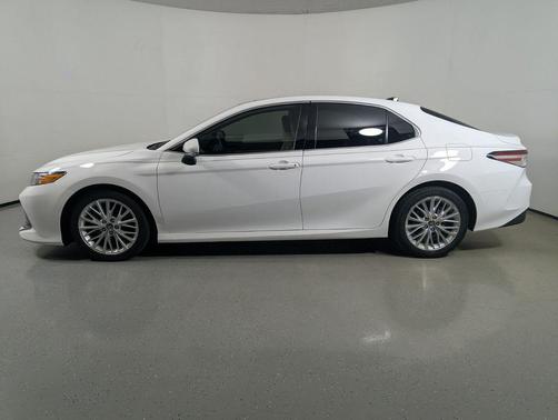 Super White 2020 Toyota Camry XLE