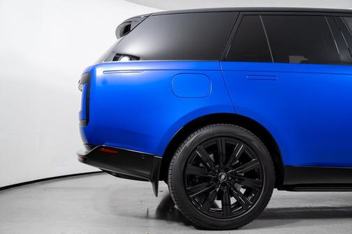 Velocity Blue SV Bespoke Ultra Metallic Satin 2025 Land Rover Range Rover P530 Autobiography