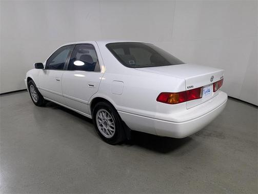 2000 Toyota Camry LE V6