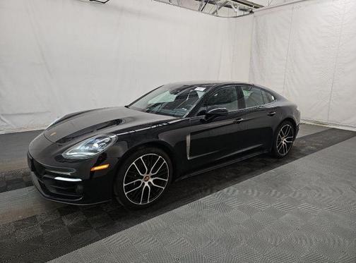2023 Porsche Panamera 4