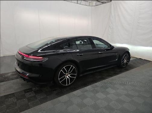2023 Porsche Panamera 4