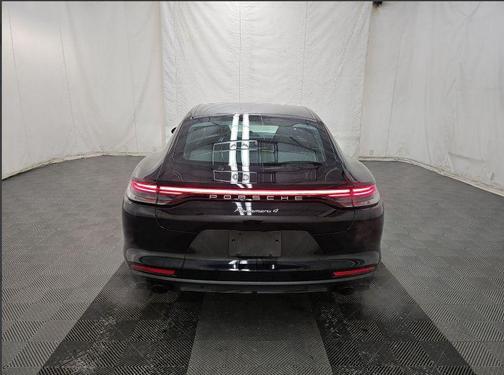 2023 Porsche Panamera 4