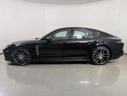 2023 Porsche Panamera 4 Platinum Edition