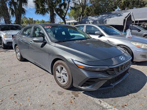 2025 Hyundai ELANTRA SE