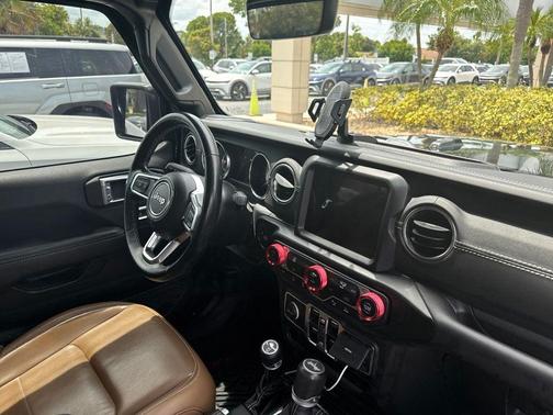 Black Clearcoat 2021 Jeep Wrangler Unlimited Sahara