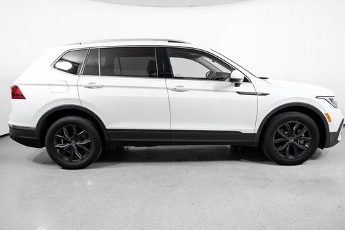 Pure White 2024 Volkswagen Tiguan 2.0T SE