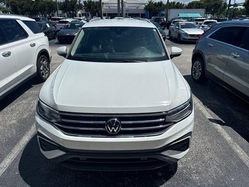 Pure White 2024 Volkswagen Tiguan 2.0T SE