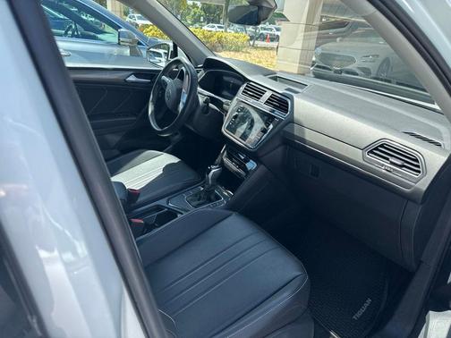 Pure White 2024 Volkswagen Tiguan 2.0T SE