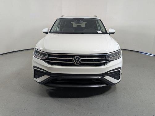 Pure White 2024 Volkswagen Tiguan 2.0T SE
