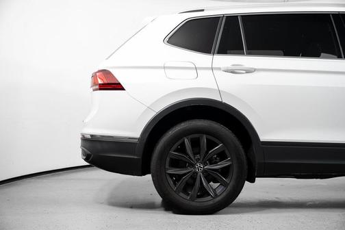 Pure White 2024 Volkswagen Tiguan 2.0T SE
