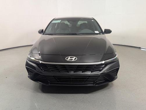Abyss Black 2026 Hyundai ELANTRA SE