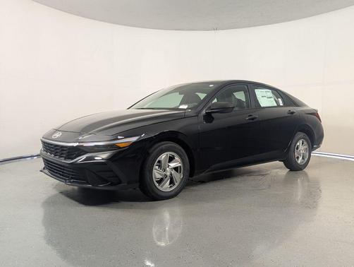 Abyss Black 2026 Hyundai ELANTRA SE