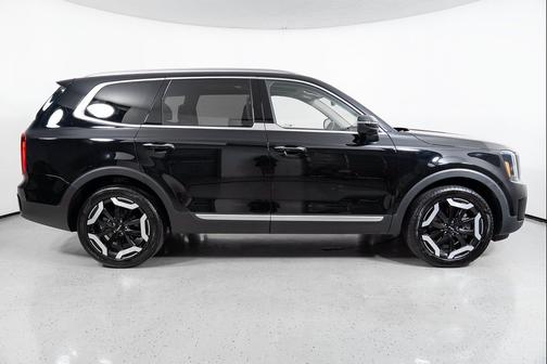 Ebony Black 2024 Kia Telluride S