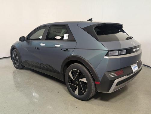 Digital Teal 2026 Hyundai IONIQ 5 SE