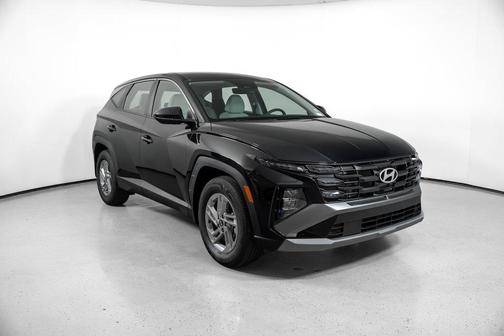 Phantom Black 2026 Hyundai TUCSON SE