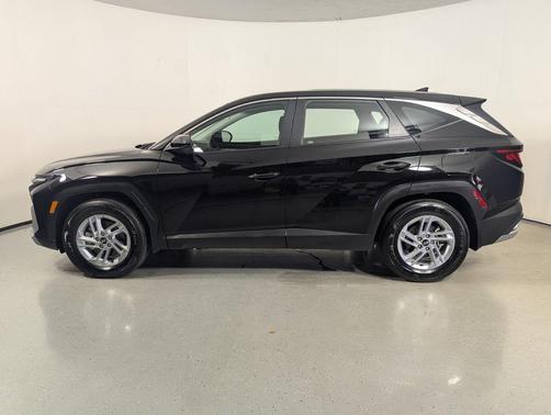 Phantom Black 2026 Hyundai TUCSON SE