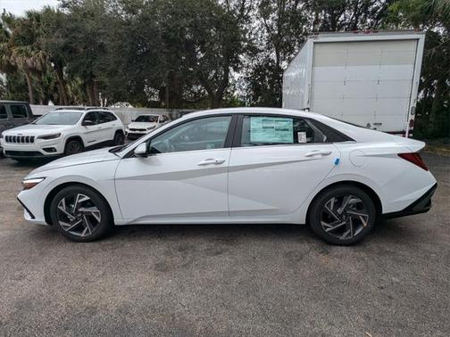 2025 Hyundai ELANTRA SEL