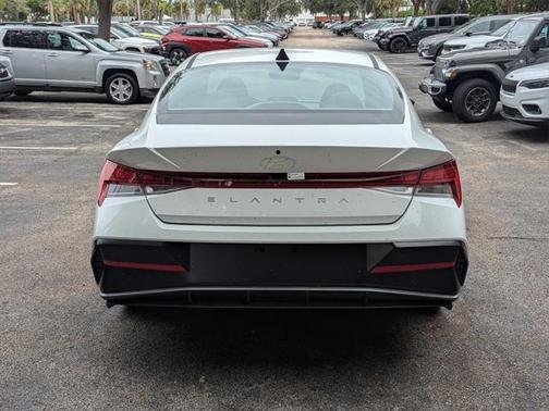 2025 Hyundai ELANTRA SEL