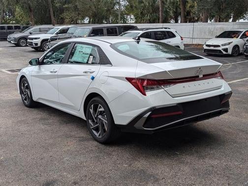 2025 Hyundai ELANTRA SEL