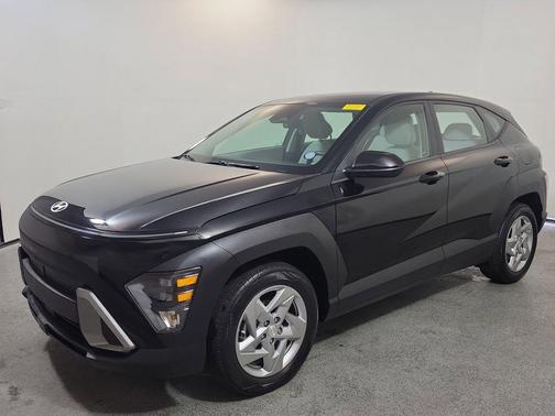 Abyss Black Pearl 2025 Hyundai KONA SE