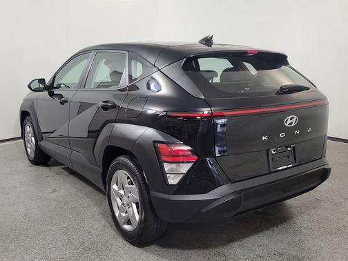 Abyss Black Pearl 2025 Hyundai KONA SE