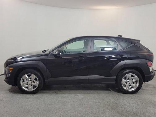 Abyss Black Pearl 2025 Hyundai KONA SE