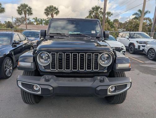 2025 Jeep Wrangler 4-Door Sahara 4x4