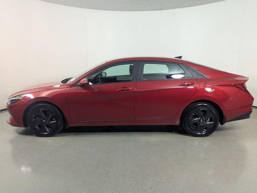 Scarlet Red Pearl 2022 Hyundai ELANTRA SEL