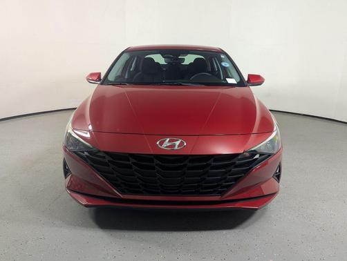 Scarlet Red Pearl 2022 Hyundai ELANTRA SEL