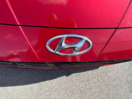 Scarlet Red Pearl 2022 Hyundai ELANTRA SEL