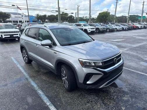 Pyrite Silver Metallic 2024 Volkswagen Taos 1.5T SE