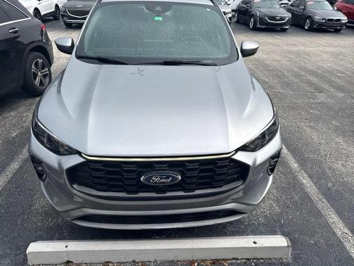 Iconic Silver Metallic 2023 Ford Escape ST-Line Elite