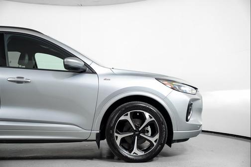 Iconic Silver Metallic 2023 Ford Escape ST-Line Elite