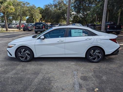 2025 Hyundai ELANTRA SEL