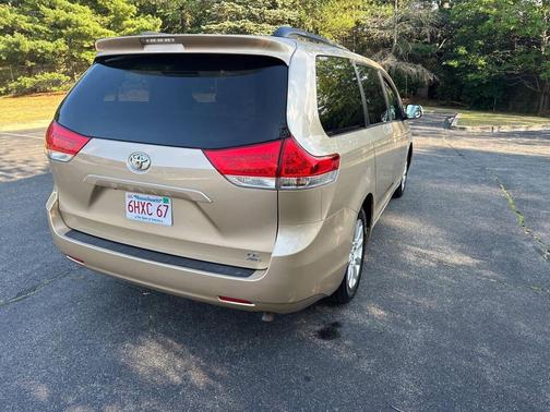 2013 Toyota Sienna LE