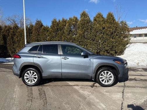 2022 Toyota Corolla Cross LE