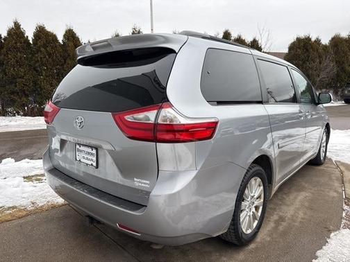 2017 Toyota Sienna LE