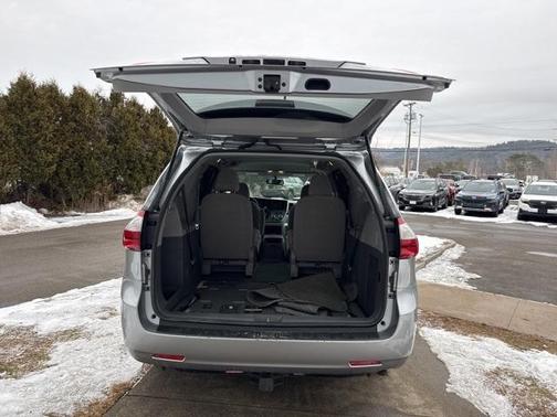 2017 Toyota Sienna LE