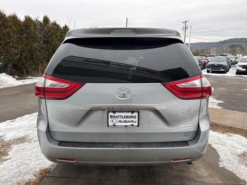 2017 Toyota Sienna LE