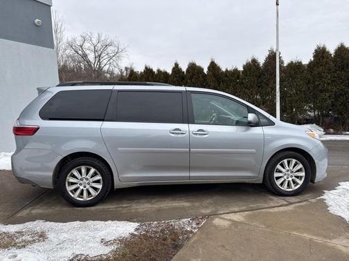 2017 Toyota Sienna LE