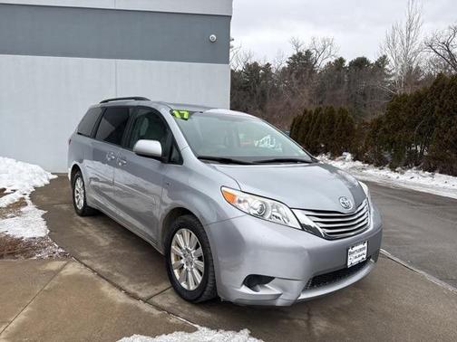 2017 Toyota Sienna LE