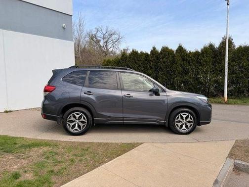 Magnetite Gray Metallic 2021 Subaru Forester Premium