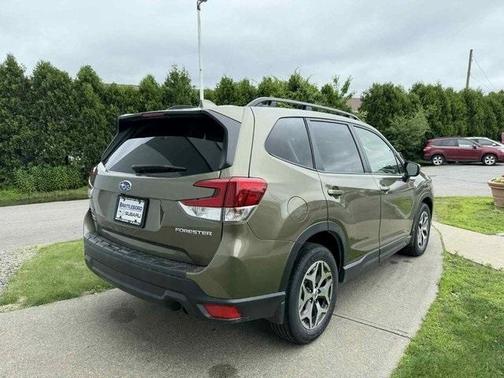 2022 Subaru Forester Premium