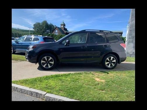 Photo 5 of 25 of 2017 Subaru Forester 2.5i Premium