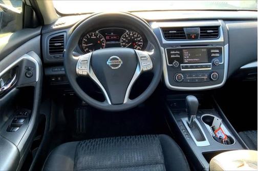 Photo 5 of 32 of 2016 Nissan Altima 2.5 S
