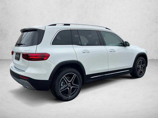 Polar White 2026 Mercedes-Benz GLB 250 4MATIC