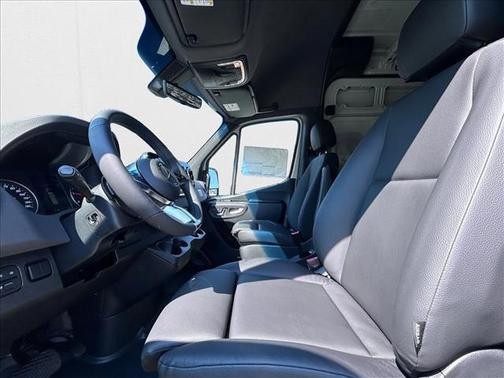 2025 Mercedes-Benz Sprinter 2500 Standard Roof
